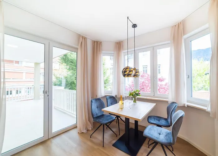 Citypointapartments- Theatre *