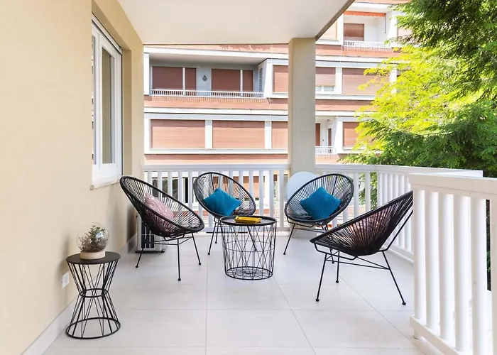 Citypointapartments- Theatre *